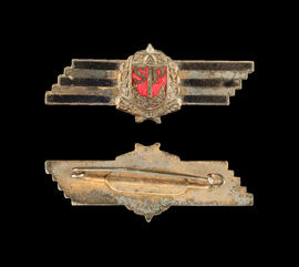 [Broche]